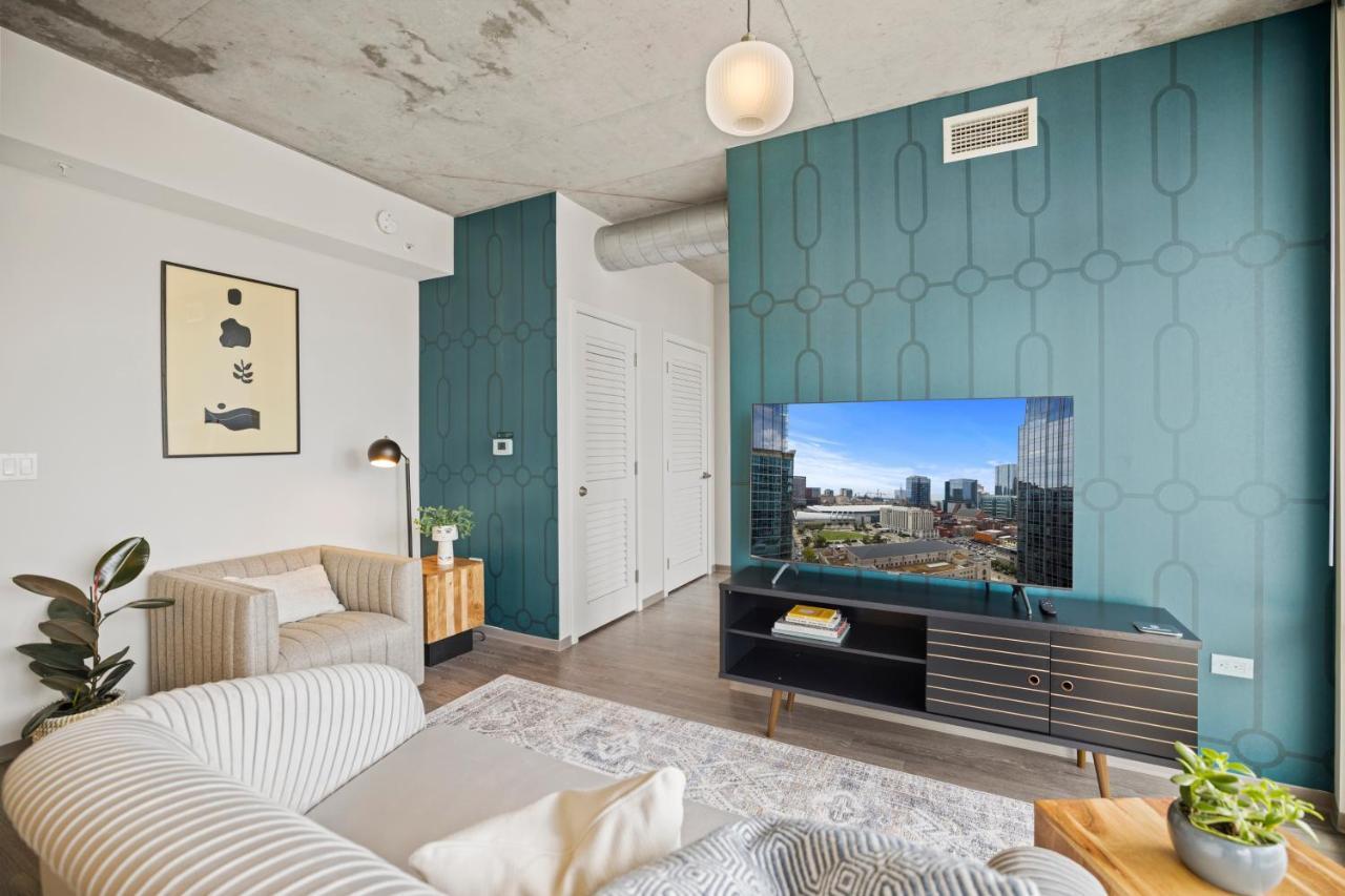 Placemakr Premier Sobro Нэшвилл Экстерьер фото A staged living room