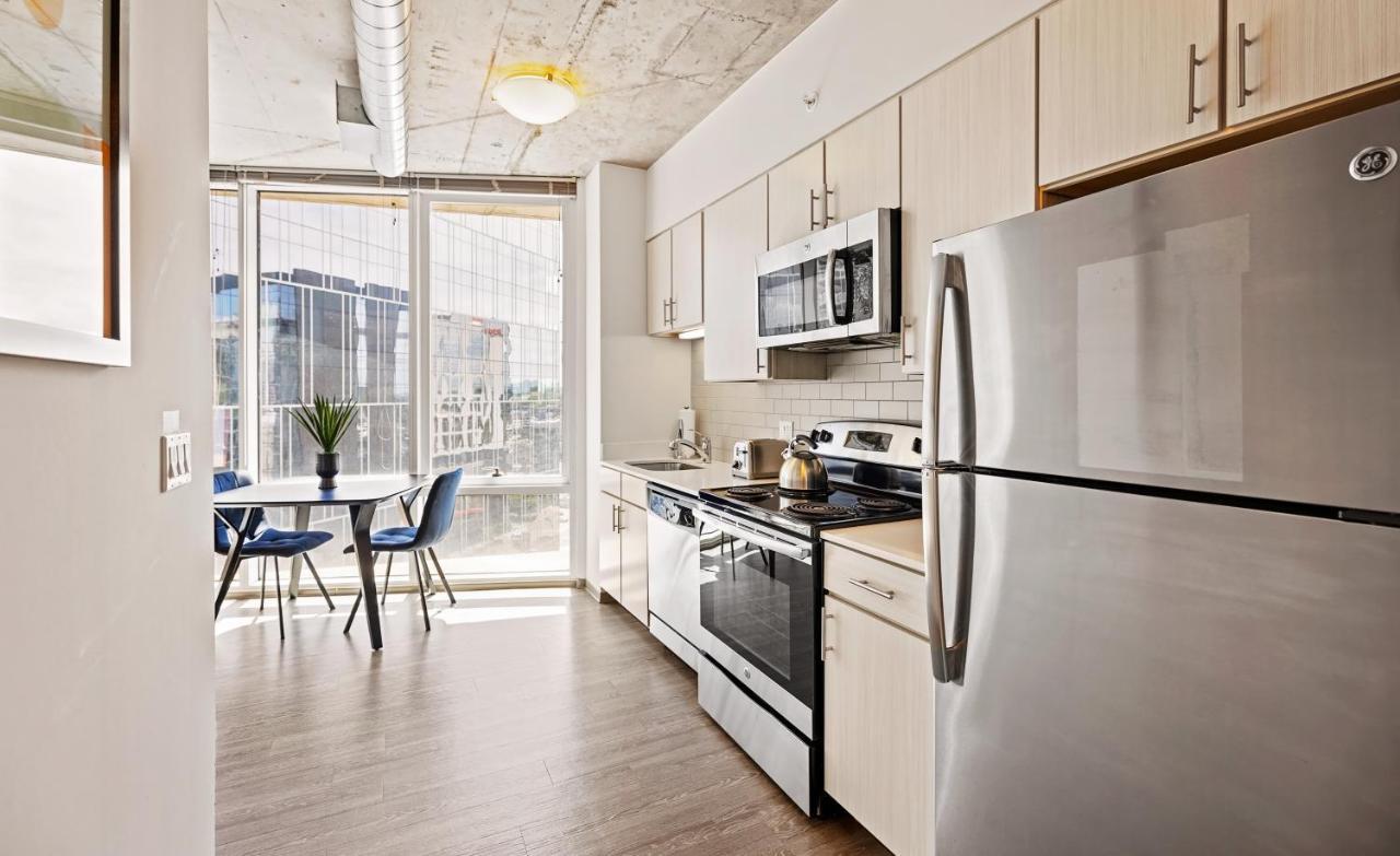 Placemakr Premier Sobro Нэшвилл Экстерьер фото A kitchen in a typical apartment