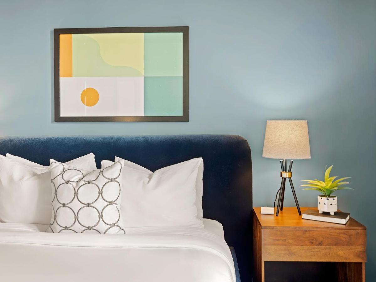 Placemakr Premier Sobro Нэшвилл Экстерьер фото A bedroom at the Hotel Valencia