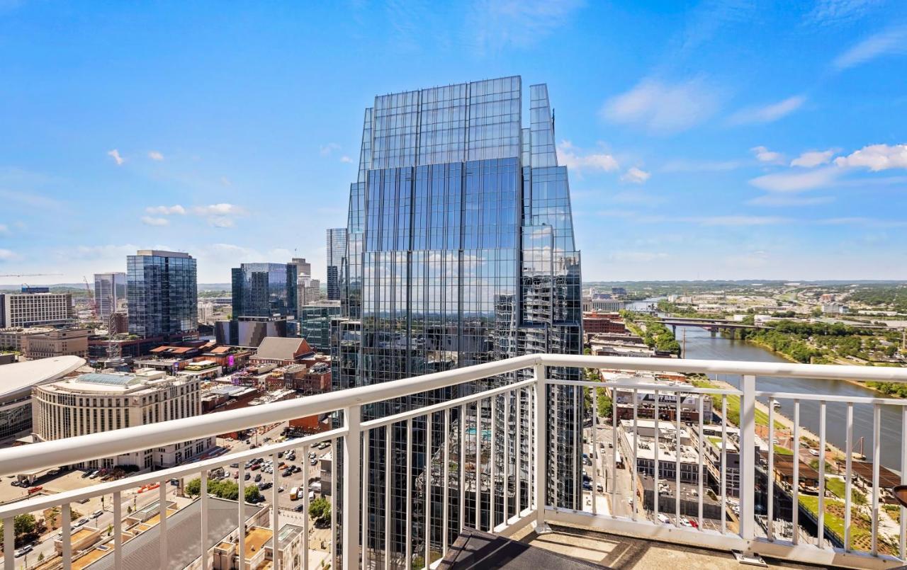 Placemakr Premier Sobro Нэшвилл Экстерьер фото The modern residential complex, One Riverfront Plaza, in 2015