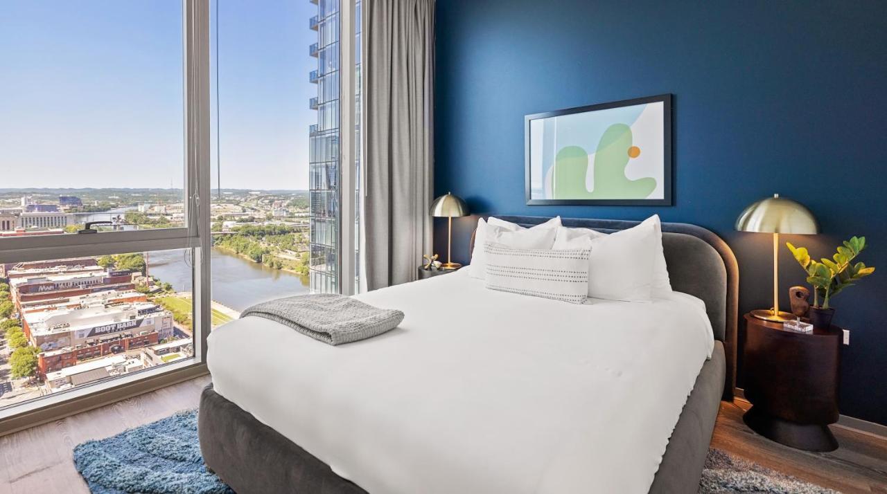 Placemakr Premier Sobro Нэшвилл Экстерьер фото A bedroom at the River Hotel