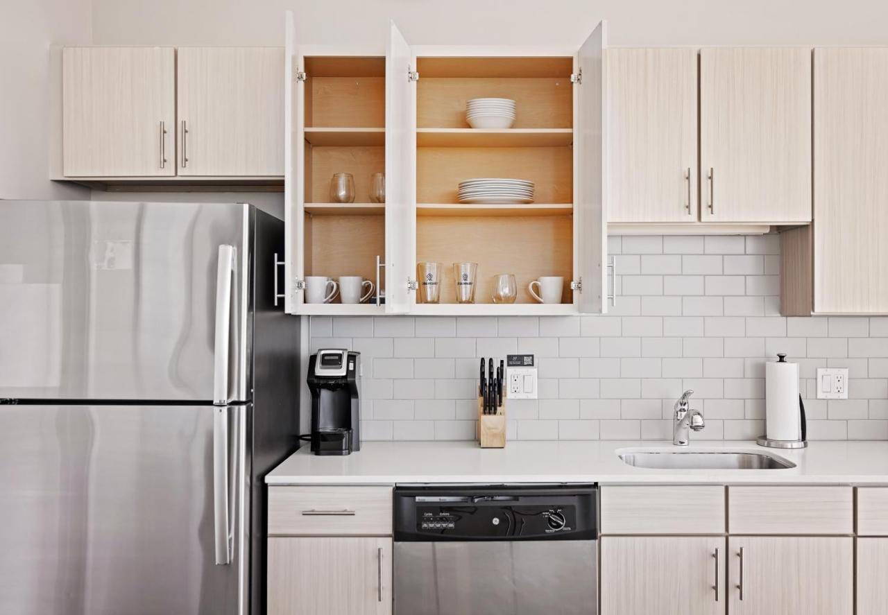 Placemakr Premier Sobro Нэшвилл Экстерьер фото A typical kitchen in a typical apartment